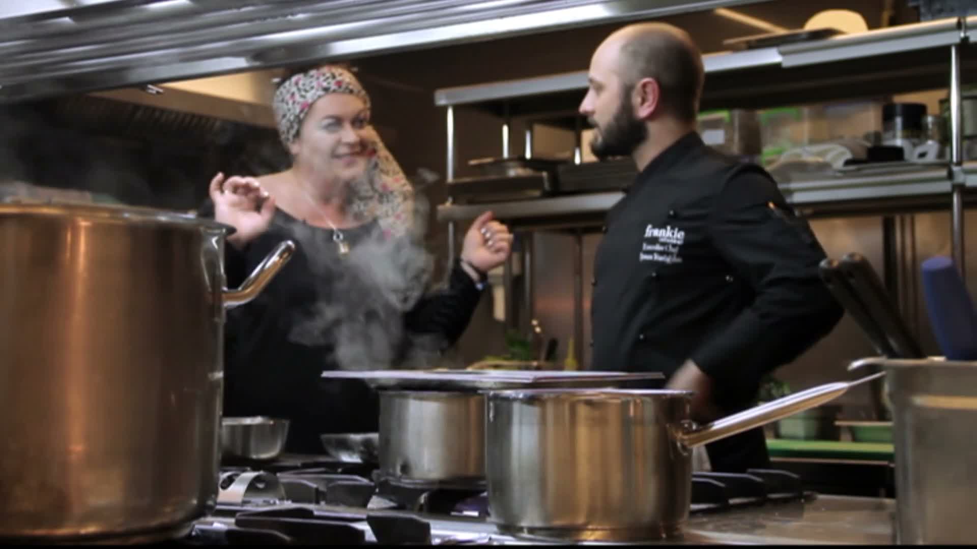 ΑΠΟ ΤΗΝ ΠΟΛΗ ΕΡΧΟΜΑΙ 17